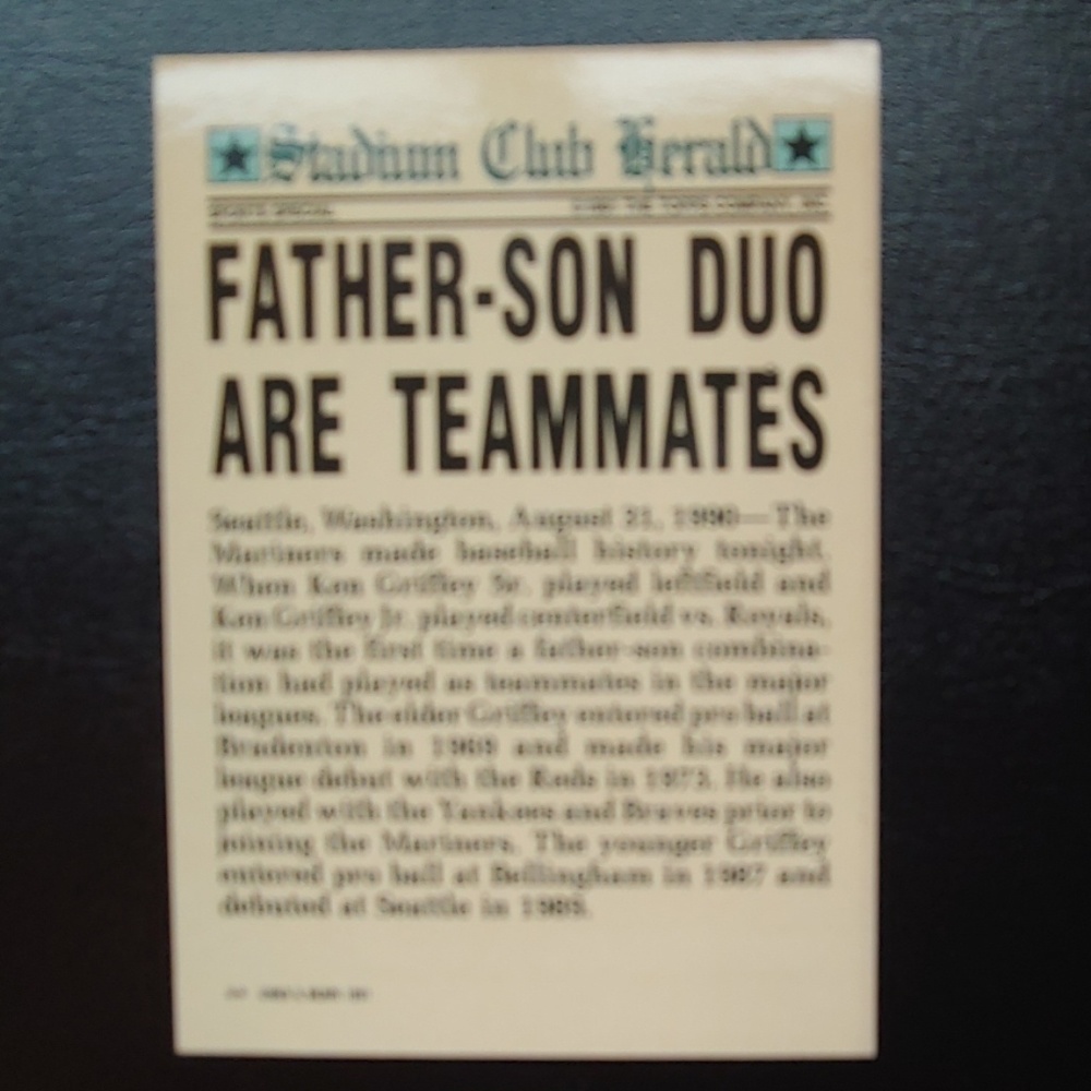 Base Ball Cards - Picture 4 of 8